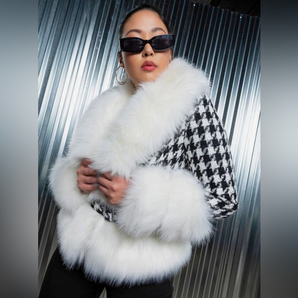 Black & White Houndstooth Faux Fur-Trim Blazer